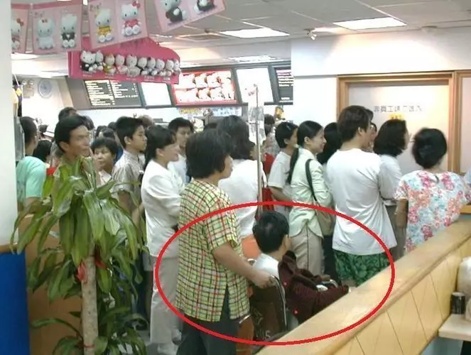每2個台灣人就擁有1隻!還記得20年前「麥當勞無嘴貓之亂」?現二手市價曝光:馬上回家翻