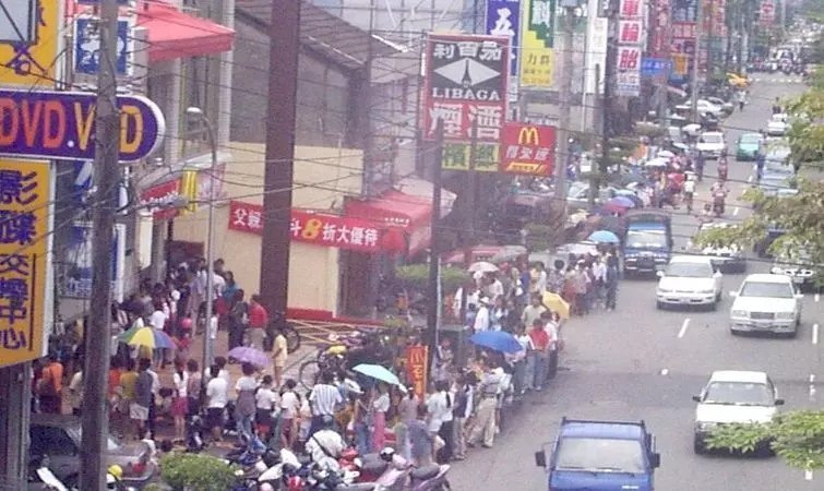 每2個台灣人就擁有1隻!還記得20年前「麥當勞無嘴貓之亂」?現二手市價曝光:馬上回家翻