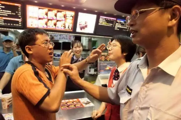 每2個台灣人就擁有1隻!還記得20年前「麥當勞無嘴貓之亂」?現二手市價曝光:馬上回家翻