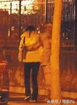 夫妻兩人曾被爆料是同性戀!娛樂圈的這5對夫妻,早就各玩各的了...!