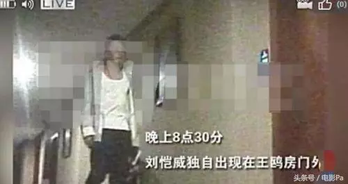 夫妻兩人曾被爆料是同性戀!娛樂圈的這5對夫妻,早就各玩各的了...!
