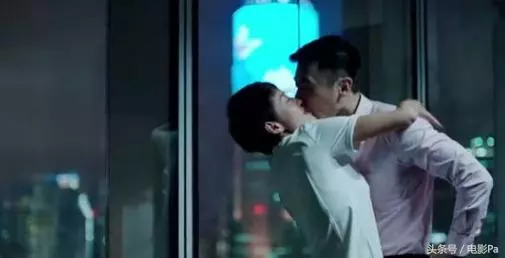夫妻兩人曾被爆料是同性戀!娛樂圈的這5對夫妻,早就各玩各的了...!