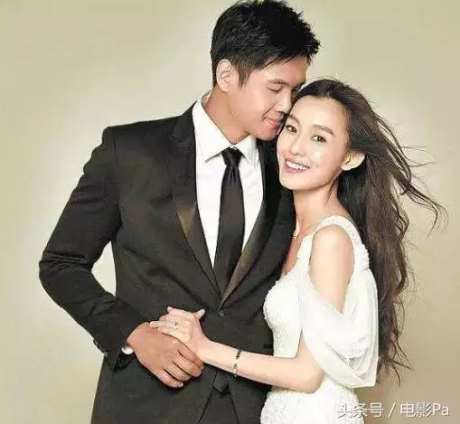 夫妻兩人曾被爆料是同性戀!娛樂圈的這5對夫妻,早就各玩各的了...!