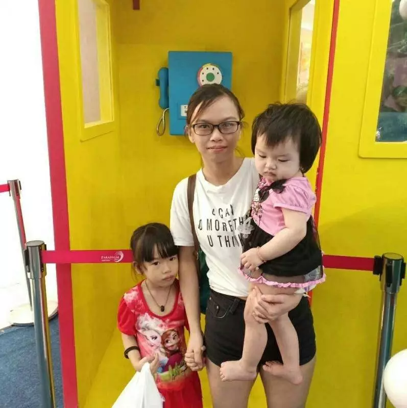 你不做工就算了,還要回來我家裡偷拿我錢?有手有腳不會自己賺?回來偷錢!沒錢還要抓我的小女兒來賣