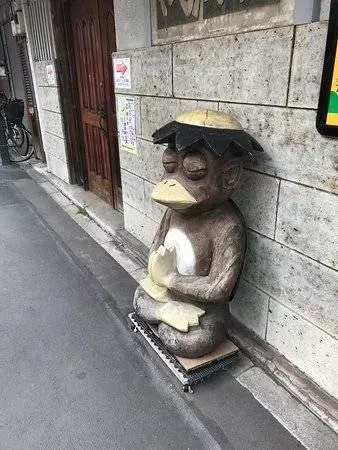 河童抓交替?夜間捕魚慘遭「神秘鬼手」一把拉入水...網回播重看:真的有還超明顯
