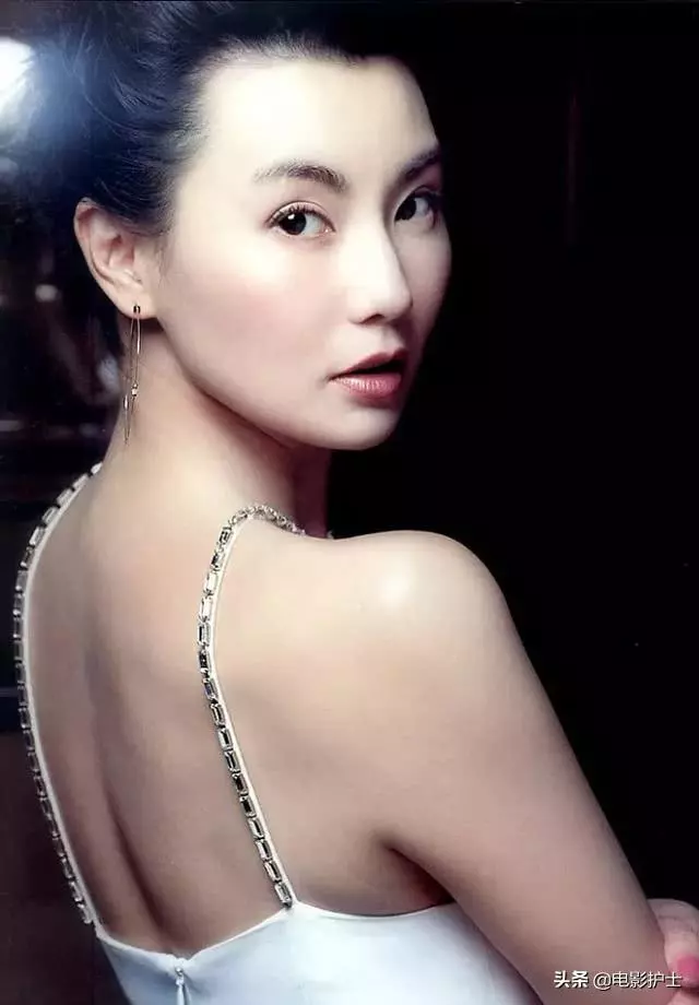 55歲張曼玉近況曝光,體重銳減瘦得皮包骨,不老女神昔日風采不再