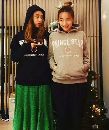 Jasper有妹妹了?應采兒「挺凸肚飄孕味」走紅毯 甜勾陳小春「拍照當下一個動作」全場驚:真的有了