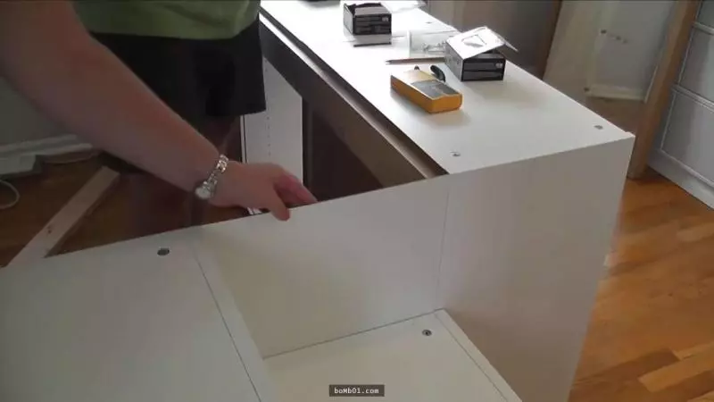 他從IKEA買了7個櫥櫃堆在房間,一知道它們的超神奇功用我就佩服到跪拜了!