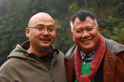 61歲萬梓良近況,因患病昔日老大形象全無,最擔心小16歲愛妻!