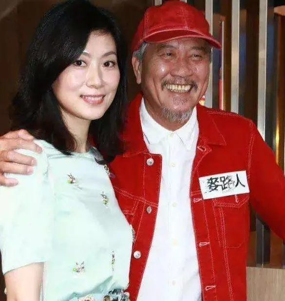 61歲萬梓良近況,因患病昔日老大形象全無,最擔心小16歲愛妻!