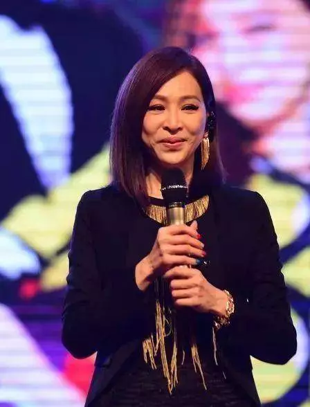 王心凌近照又變樣,臉部越整越僵,如今還撞臉劉嘉玲,簡直一言難盡,網友:還我當初那個甜心教主~
