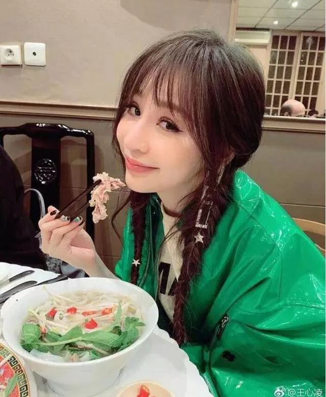 王心凌近照又變樣,臉部越整越僵,如今還撞臉劉嘉玲,簡直一言難盡,網友:還我當初那個甜心教主~