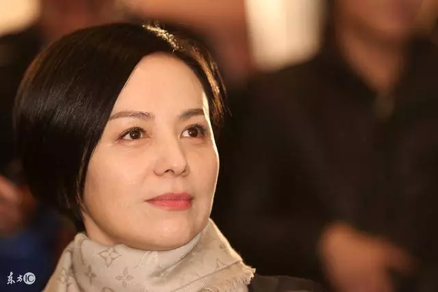 女兒生日姐姐給我拿六千,閨蜜給我看段錄像後,我當眾打了丈夫
