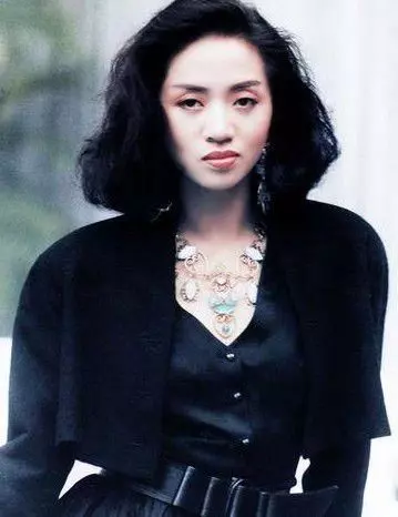 趙薇、周迅、楊冪被扇耳光吭都不敢吭一聲,唯獨她,讓打她的人當夜斃命!