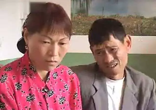 母親葬禮,一個陌生女子跪了三天,卻不開口!直到母親下葬,才發現女子身份的秘密!