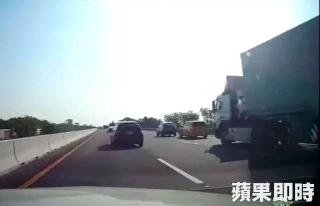驚悚照片曝光 情侶吵架釀2死7傷車禍