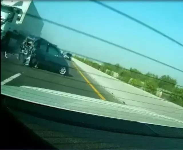 驚悚照片曝光 情侶吵架釀2死7傷車禍