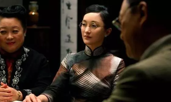 女人到中年,定期拉黑這3種人,你會活得更高級!