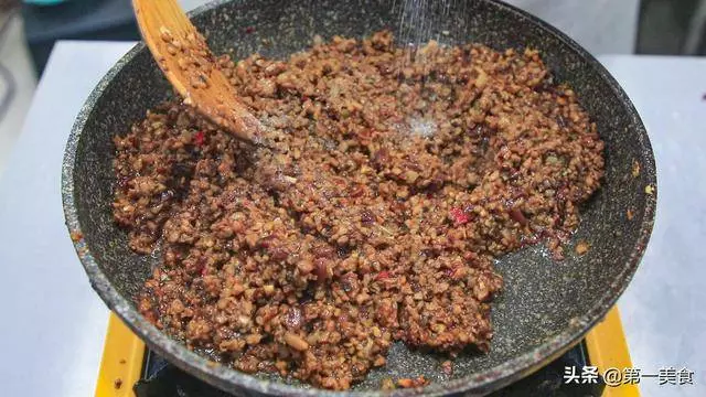 廚師長教你肉末香菇醬,無論是拌飯還是拌面,都很好吃,快去學學
