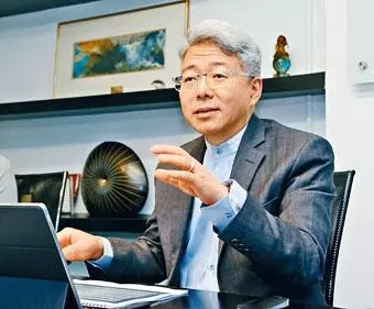 崔佩儀韓裔老公工作曝光,「郭董重金禮聘」網嘆:嫁對人!