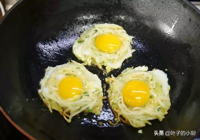 一個土豆、三個雞蛋,10分鐘做100分的早餐!