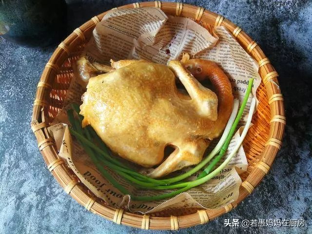 教你用電飯鍋做手撕雞,不加水不加油,簡單易學,好吃到舔手指