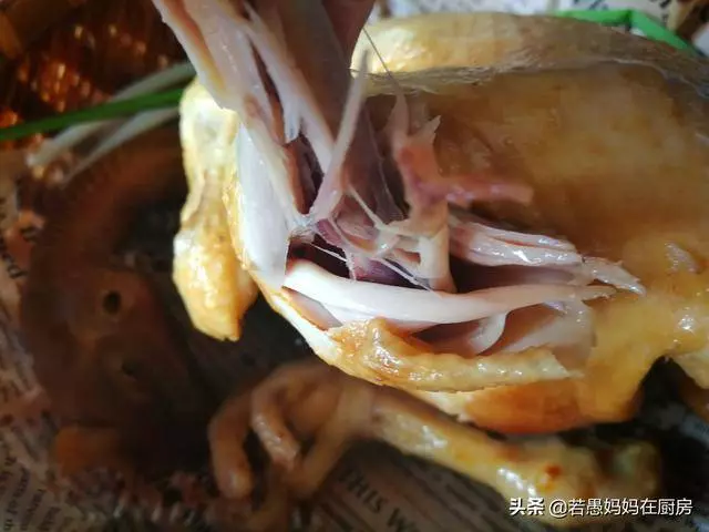教你用電飯鍋做手撕雞,不加水不加油,簡單易學,好吃到舔手指