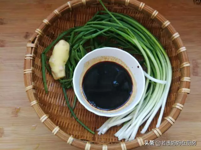 教你用電飯鍋做手撕雞,不加水不加油,簡單易學,好吃到舔手指