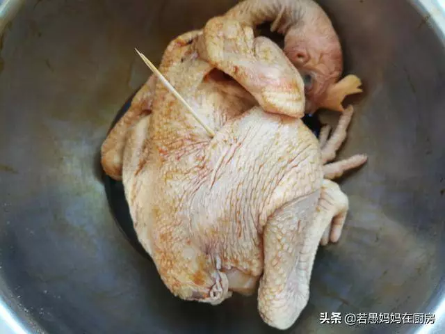 教你用電飯鍋做手撕雞,不加水不加油,簡單易學,好吃到舔手指