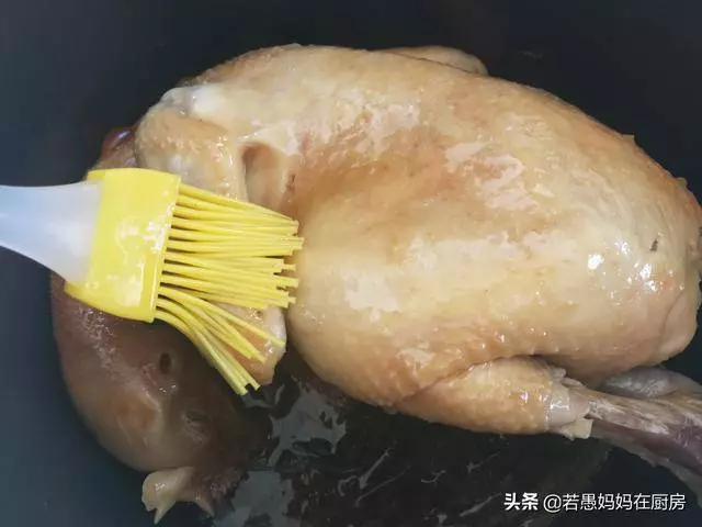 教你用電飯鍋做手撕雞,不加水不加油,簡單易學,好吃到舔手指
