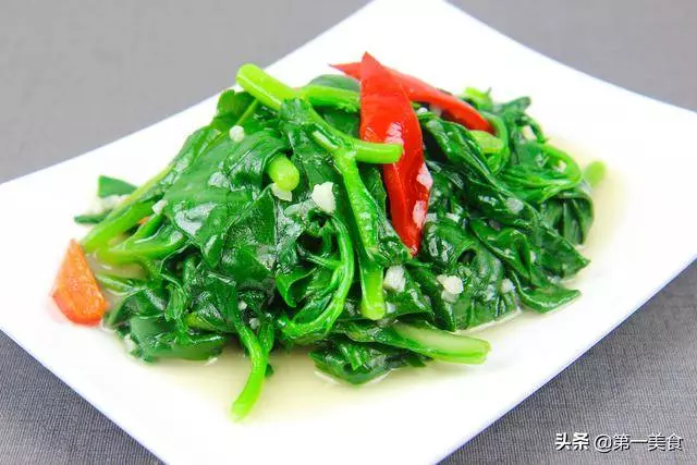 青菜怎樣炒翠綠不變色,大廚分享一個小技巧,比飯店做的還要好吃