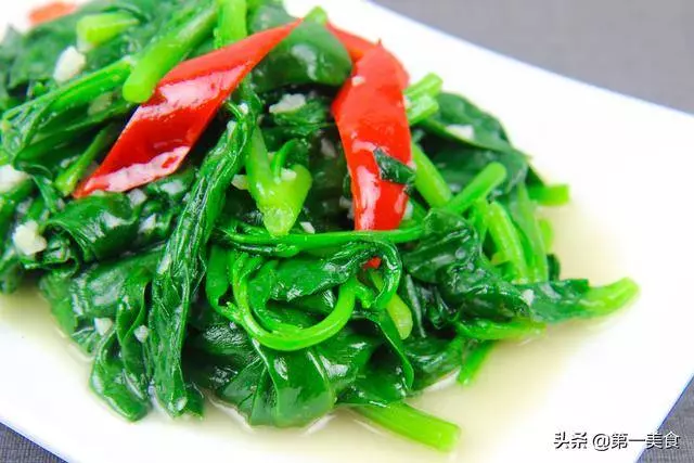 青菜怎樣炒翠綠不變色,大廚分享一個小技巧,比飯店做的還要好吃