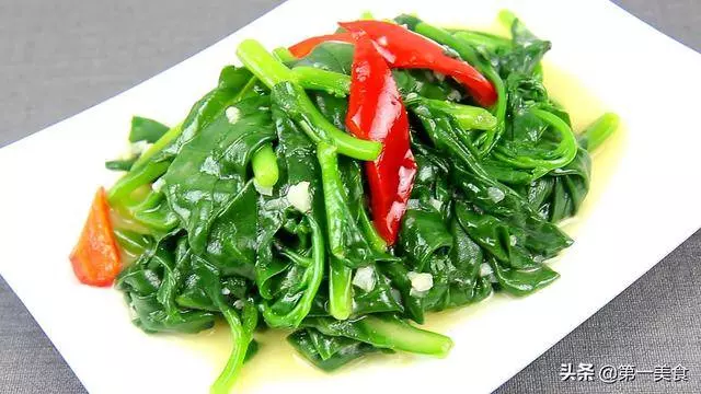 青菜怎樣炒翠綠不變色,大廚分享一個小技巧,比飯店做的還要好吃