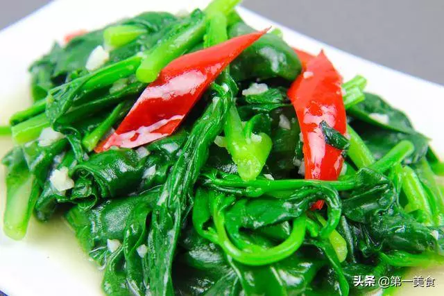 青菜怎樣炒翠綠不變色,大廚分享一個小技巧,比飯店做的還要好吃