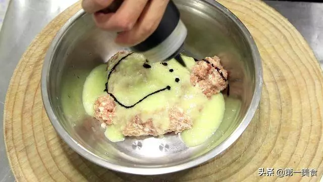 餃子餡如何調製味最好?廚師長分享香菇大肉餡做法,步驟詳細