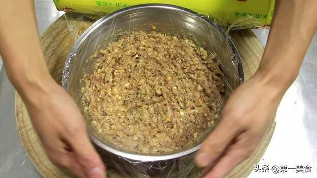 餃子餡如何調製味最好?廚師長分享香菇大肉餡做法,步驟詳細