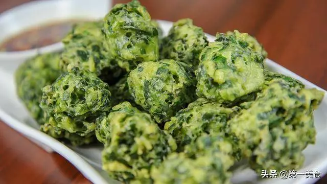 這才是韭菜丸子正確做法,不加一滴水,翠綠不變色,酥脆又鬆軟