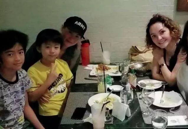 張柏芝為媽媽慶生:感謝你給我的美貌!58歲的媽媽三婚後仍超美~~~