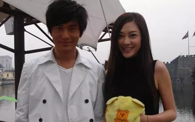 與黃曉明在一起四年無果,後被導演欺騙,今37歲美得不得了!