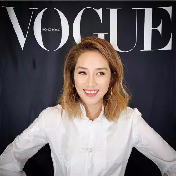 「千億媳婦」徐子淇罕見秀蠻腰,4胎剖腹產小腹仍光滑,其實她算豪門裡最敢秀身材的人了!