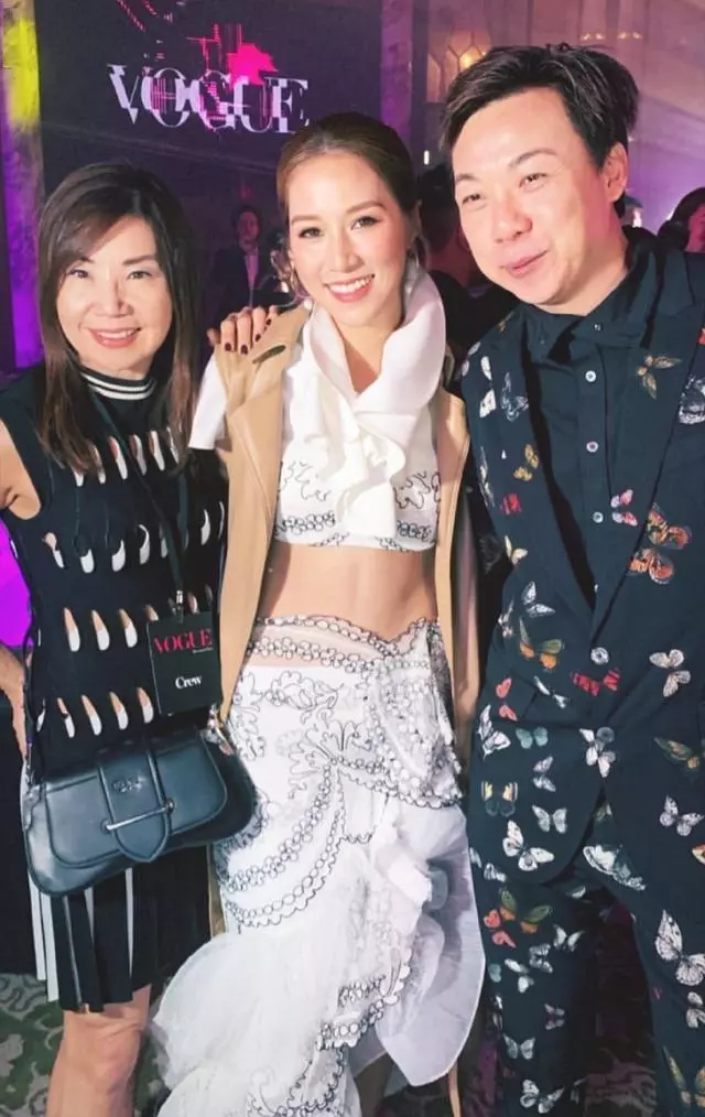 「千億媳婦」徐子淇罕見秀蠻腰,4胎剖腹產小腹仍光滑,其實她算豪門裡最敢秀身材的人了!