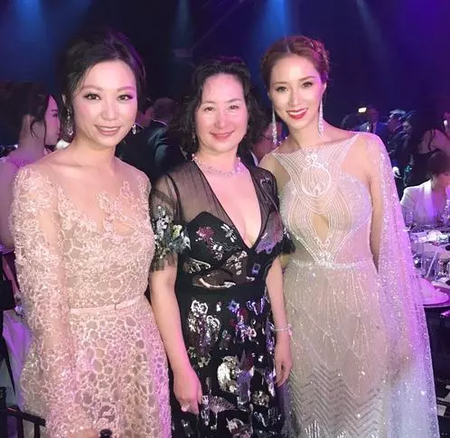 「千億媳婦」徐子淇罕見秀蠻腰,4胎剖腹產小腹仍光滑,其實她算豪門裡最敢秀身材的人了!