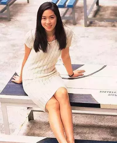 「千億媳婦」徐子淇罕見秀蠻腰,4胎剖腹產小腹仍光滑,其實她算豪門裡最敢秀身材的人了!