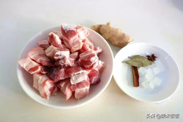 電飯煲做紅燒肉最簡單,丟進鍋內,時間一到,肉又香又軟爛!