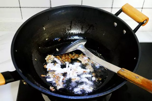教你5分鐘做家常炒麵,麵條不坨不斷,前2步最關鍵
