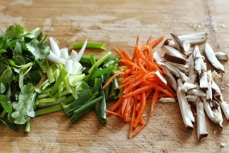 蒸魚的時候,多點做法,魚肉鮮嫩肉更香,學會趕緊回家露一手