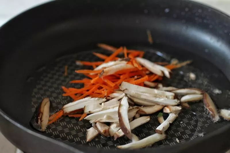 蒸魚的時候,多點做法,魚肉鮮嫩肉更香,學會趕緊回家露一手