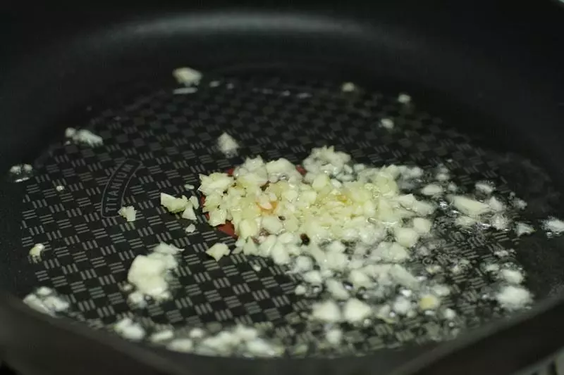 茄子和它搭檔完美一對,實惠簡單的下飯菜,不放肉也好吃