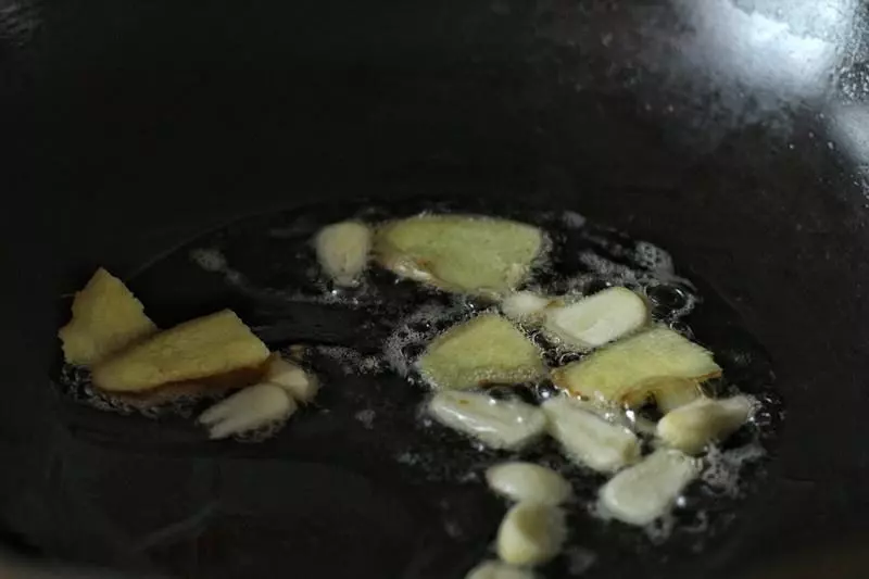我家晚餐簡單卻不隨意,一人一大碗,葷素搭配好吃又營養