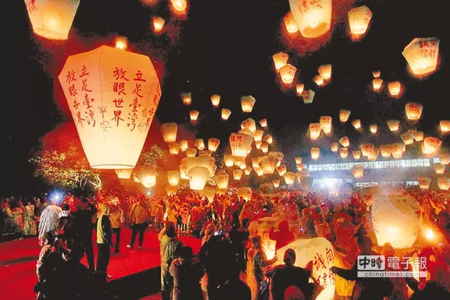 比台灣人更愛台灣!外國人號召志工「為台灣淨山」 2小時後「一打開300kg垃圾」沈痛呼籲:別再放天燈